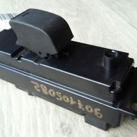 Кнопка стеклоподъёмника задняя правая GS1D66380