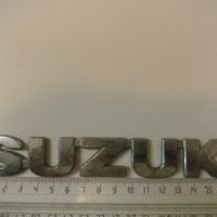 Эмблема на дверь багажника (логотип SUZUKI)