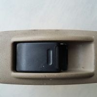 Кнопка стеклоподъёмника с накладкой задняя правая 8481012080, 8465632020E0